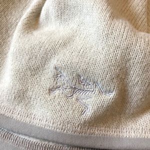 ARC’TERYX LIGHT GREY RUNNING HIKING CHILLING HAT
